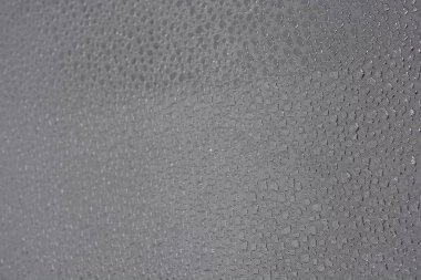 Farklı şekillerde yansıma ve dışbükey noktalarla alışılmadık desenli gümüş arkaplan.