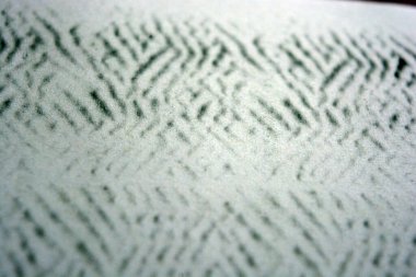 A4 kağıdından beyaz ofis kağıtları, üzerine lazer yazıcı basılmış - grafiklerin, dokunun, yapının, şekillerin, geçmişlerin alışılmadık çizimleri.