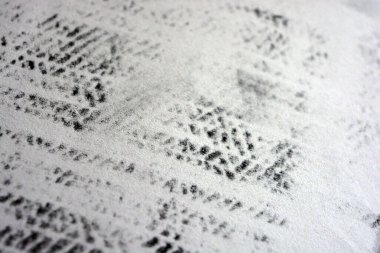 A4 kağıdından beyaz ofis kağıtları, üzerine lazer yazıcı basılmış - grafiklerin, dokunun, yapının, şekillerin, geçmişlerin alışılmadık çizimleri.