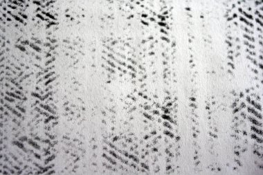 Lazer yazıcı tarafından yapılan siyah desenli temiz beyaz kağıda alışılmadık bir çizim. Grafikler, alışılmadık çizimler, doku, semboller, kancalar, kareler.