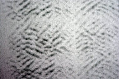 Lazer yazıcı tarafından yapılan siyah desenli temiz beyaz kağıda alışılmadık bir çizim. Grafikler, alışılmadık çizimler, doku, semboller, kancalar, kareler.