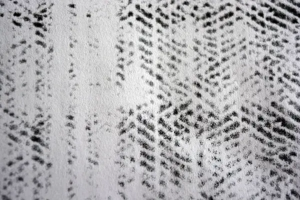 Lazer yazıcı tarafından yapılan siyah desenli temiz beyaz kağıda alışılmadık bir çizim. Grafikler, alışılmadık çizimler, doku, semboller, kancalar, kareler.