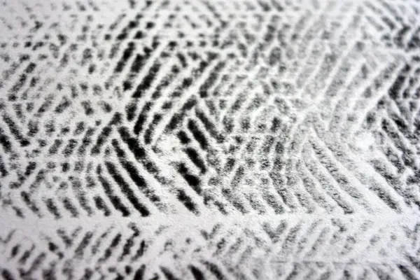 Lazer yazıcı tarafından yapılan siyah desenli temiz beyaz kağıda alışılmadık bir çizim. Grafikler, alışılmadık çizimler, doku, semboller, kancalar, kareler.