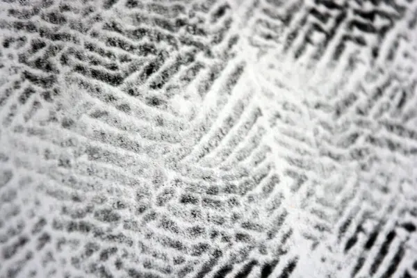 Lazer yazıcı tarafından yapılan siyah desenli temiz beyaz kağıda alışılmadık bir çizim. Grafikler, alışılmadık çizimler, doku, semboller, kancalar, kareler.