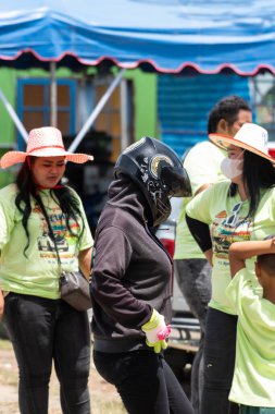 Suphanburi, Tayland - 11 Haziran 2022: Tayland 'da Budist Budist ayininde Budist rahiplerin rahip ayini