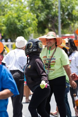 Suphanburi, Tayland - 11 Haziran 2022: Tayland 'da Budist Budist ayininde Budist rahiplerin rahip ayini