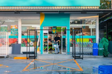 Süpermarket ya da hipermarket alışveriş ve aileyi rahatlatmak için popüler bir yerdir..