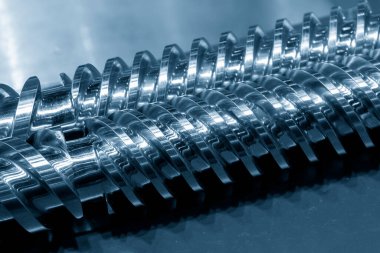 Enjeksiyon vidası parçalarının olduğu sahneyi kapat. Üretim konsept enjeksiyon makinesi .