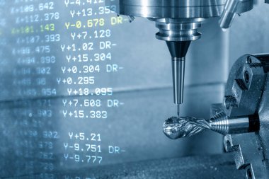4 eksenli makine merkezi roter tablo tipi ve G-kod veri arkaplanının soyut sahnesi. Yüksek teknoloji 5 eksenli CNC değirmen makinesi üretim süreci.