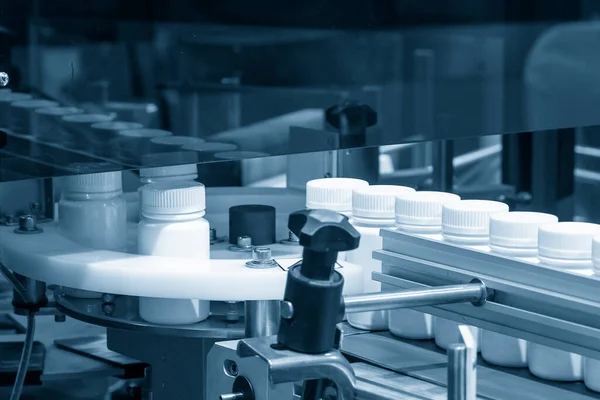 Процес Наповнення Ліків Пластиковій Пляшці Процес Медичного Виробництва Медичному Заводі — стокове фото