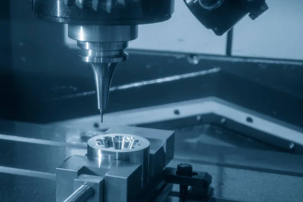 Cnc Değirmen Makinesi Enjeksiyon Kalıbını Katı Top Değirmeni Aracıyla Kesiyor — Stok fotoğraf