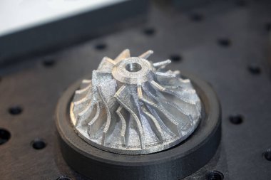 Yüksek teknoloji metal 3D basım türbin parçaları. Hızlı prototip üretim konseptinden otomotiv parçaları örneği.