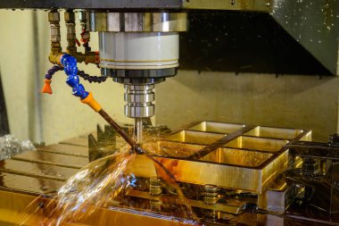 CNC değirmen makinesi vakum küf parçalarını yağ soğutma metoduyla kesiyor. Kalıplar ve ölüm üretim süreci, son değirmen araçları ile makine merkezi tarafından.