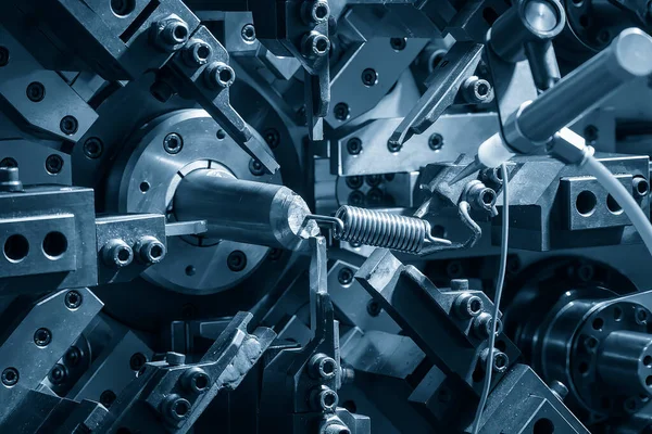 Zárják Tekercses Rugógépet Világoskékben Mechanikus Alkatrészek Gyártási Koncepciója — Stock Fotó