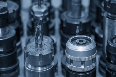 CNC değirmen makinesinin kabataslak kesicisi. Makine merkezi için kesme aracı.