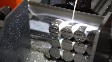 CNC Torna Makinesi 'nin birden fazla görevi var. Yüksek teknoloji üretim süreci.