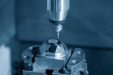 CNC değirmen makinesi ayna yüzey kalıbını sert top değirmeni aletleriyle kesiyor. Kalıplar, sert top değirmeni ile makine merkeziyle kesme işlemi yapıyor.