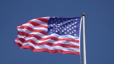 Ağır çekimde ABD bayrağı.