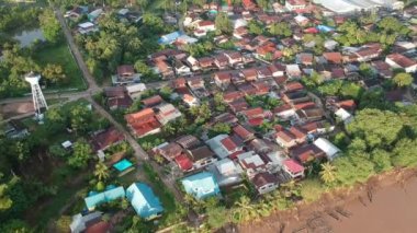 Ubon Ratchathani 'nin kırsal manzarası ve MEKONG nehrinin nehir kenarındaki insanların yaşam tarzları. Tayland 'ın kırsal kesiminde kuş bakışı manzara.