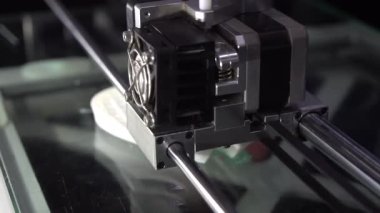 3D yazıcı, örnek model prototipinin çıktısını aldı. Hızlı prototip 3D yazıcı ile yüksek teknoloji Bilgisayar Yardımı Üretim süreci.