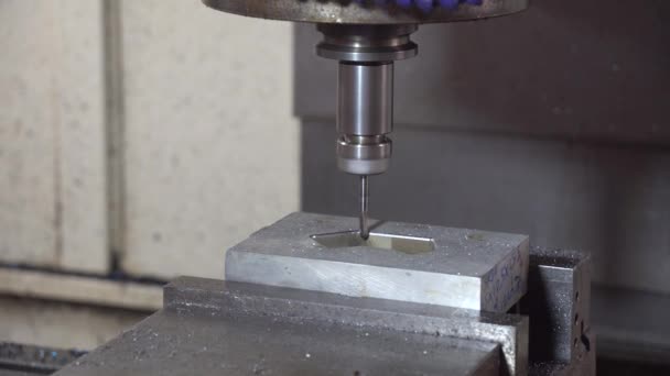 ソリッドエンドミルツールで金型と金型部品を切断Cncフライス盤 マシニングセンタによる高精度金型 金型製造コンセプト — ストック動画