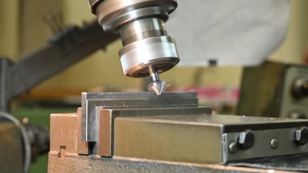 Angle Chamfering Process Metal Plate Parts Milling Machine Shop Floor — Stock videók