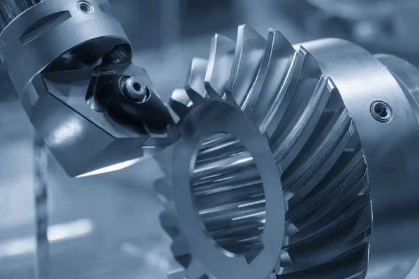 Concepto Fabricación Piezas Engranajes Espiral Biselado Por Máquina Torno Cnc — Foto de Stock