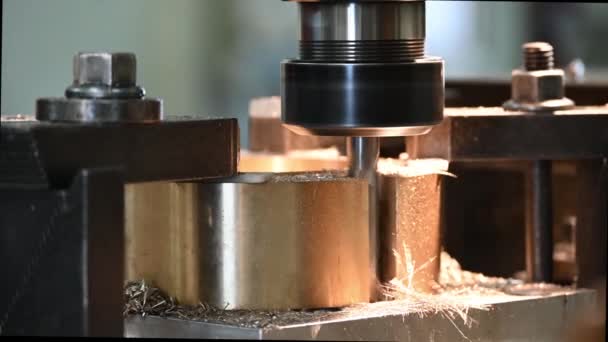 Slot Fräsning Process Ringen Mässing Material Del Fräsmaskin Metallbearbetningskonceptet Fräsmaskinen — Stockvideo