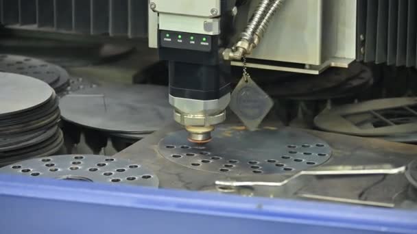 Close Scene Fiber Laser Cutting Machine Cutting Machine Cut Metal — Stockvideo