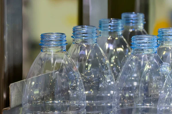 Высокие Технологии Производства Питьевой Воды Пустые Бутылки Питьевой Водой Конвейере — стоковое фото