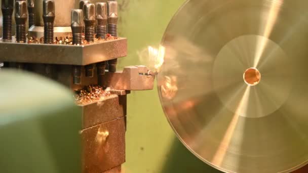 Closeup Scene Lathe Machine Finish Cut Brass Parts Lathe Tools — Vídeos de Stock