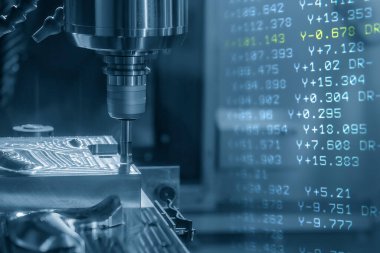 Soyut sahne CNC değirmen makinesi enjeksiyon kalıplarını ve G-kodu veri arkaplanını kaba bir şekilde kesiyor. Kalıplar ve ölüm üretim süreci, son değirmen araçları ile makine merkezi tarafından.