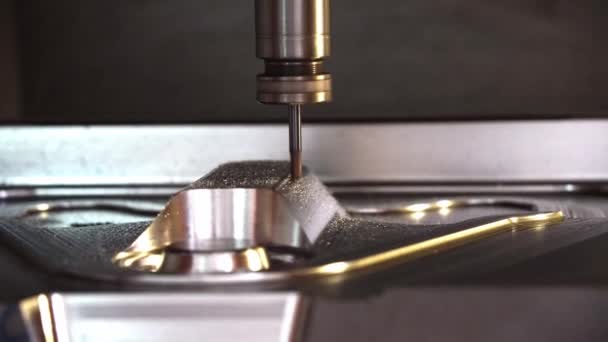 Cnc Değirmen Makinesi Basını Kesiyor Top Değirmeninin Ucuyla Ölüyor Kalıplar — Stok video