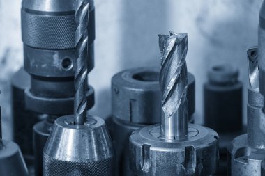 Kullanılmış düz ya da kare şeklindeki son değirmenin yakın çekim sahnesi. Makine merkezi için kesme aracı.