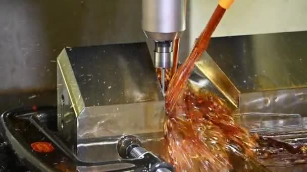 냉각액 방법을 공구에 의하여 타이어 부속을 자르는 Cnc 축융기 솔리드 — 비디오