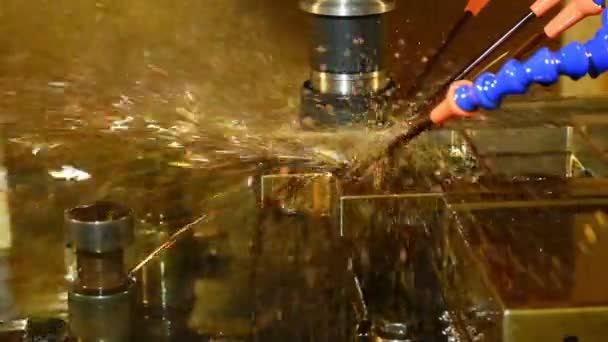 냉각액 방법을 타이어 부속을 자르는 Cnc 축융기 솔리드 엔드밀 공구로 — 비디오