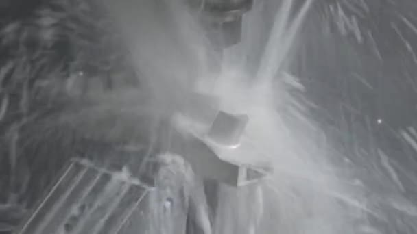 Eksen Makine Merkezi Türbinini Keser Sıvı Soğutucu Metodunu Parçalar Çok — Stok video