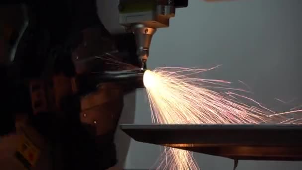 Close Scene Fiber Laser Cutting Machine Cutting Machine Cut Stainless — Stock Video