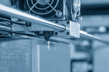 Üç boyutlu yazıcı makinesinin katkı maddesi üretimini kapat. Hızlı prototip yöntemi ile yüksek teknoloji üretim süreci. 