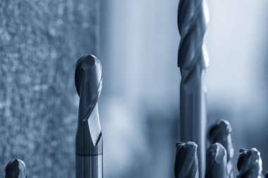 Yakın çekim, yüksek hızda kullanılan son teknoloji aletler. Makine merkezi için kesme aracı.