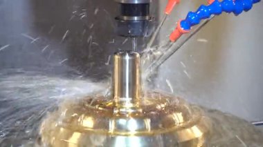 CNC değirmen makinesi, kabuk kalıplarını yağ soğutma metoduyla kesiyor. Kalıplar ve ölenler, makine merkezi tarafından katı top son değirmeni araçlarıyla üretiliyor..
