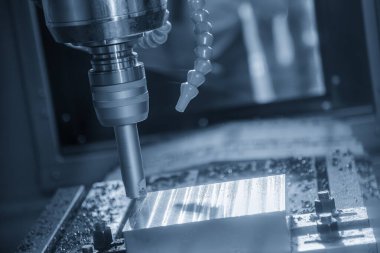 CNC değirmen makinesi, enjeksiyon küf parçalarını indekslenebilir araçlarla kesiyor. Kalıplar ve ölüm üretim süreci, son değirmen araçları ile makine merkezi tarafından.