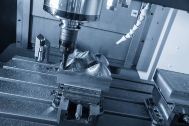 CNC değirmen makinesi, enjeksiyon küf parçalarını indekslenebilir araçlarla kesiyor. Kalıplar ve ölüm üretim süreci, son değirmen araçları ile makine merkezi tarafından.