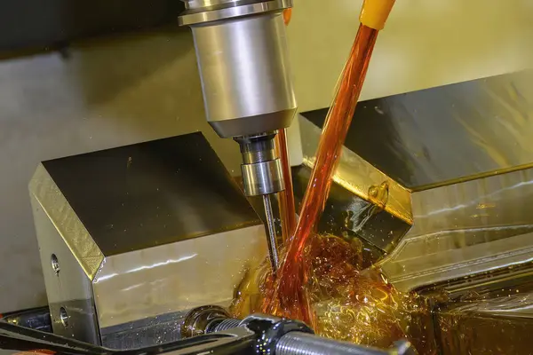 CNC Değirmen Makinesi, kabuk kalıplarını yağ soğutma metoduyla kesiyor. Kalıplar ve ölenler, makine merkezi tarafından katı top son değirmeni araçlarıyla üretiliyor..