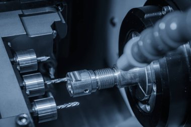 Çoklu görev CNC torna makinesi İsviçre tipi pirinç uygun parçaları sondaj. CNC dönüşüm makinesinin yüksek teknolojili metal işlemesi .