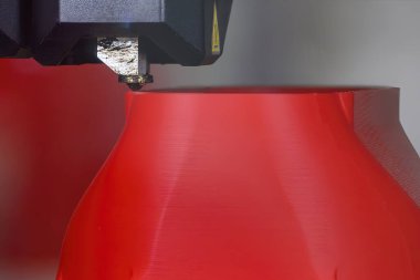 Üç boyutlu yazıcı makinesinin katkı maddesi üretimini kapat. Hızlı prototip yöntemi ile yüksek teknoloji üretim süreci. 