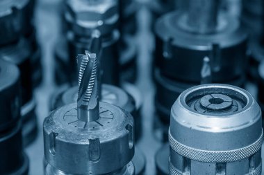 Yakın çekim sahnesi, açık mavi sahnede kaba kesme aleti kullanmış. Makine merkezi için kesme aracı.