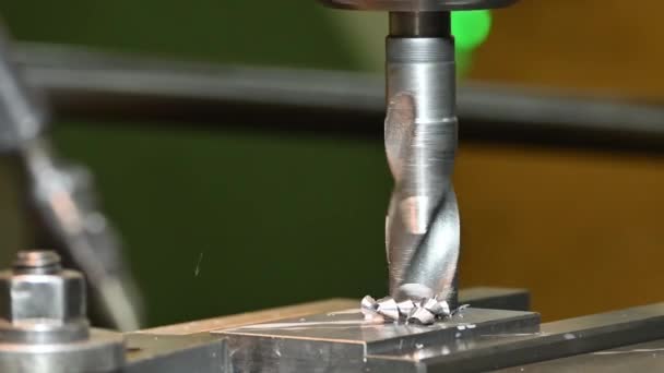 Proces Robienia Otworów Frezarce Narzędziami Wiertniczymi Koncepcja Obróbki Metalu Frezarce — Wideo stockowe