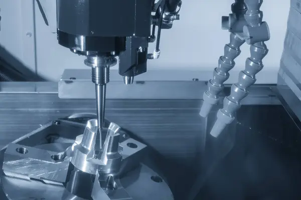 stock image The 5-axis CNC milling machine  cutting the automotive part with solid ball end mill tool. The hi-technology automotive part manufacturing process by CNC lathe.