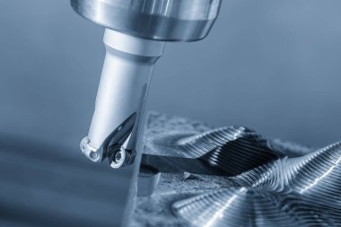 Enjeksiyon küf parçalarını kesmek için indekslenebilir aracı kapat. Küf ve ölüm üretim süreci açık mavi sahnedeki makine merkezi tarafından yapılır..